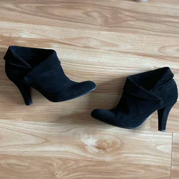 Enzo Angiolini Black Cuffed Suede Leather Booties Earachey Sz 8 - Picture 1 of 9